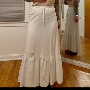 White maxi skirt with elastic and tie